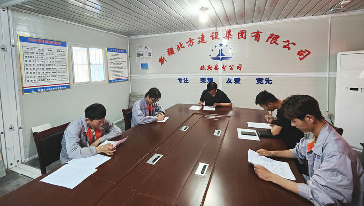 0424新疆北方集團(tuán)喀什分公司開展民族宗教政策法律法規(guī)知識宣傳活動(dòng)_副本.jpg