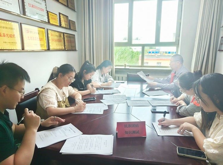 0519北方集團(tuán)工業(yè)設(shè)備安裝公司開(kāi)展民族團(tuán)結(jié)政策法律法規(guī)專題測(cè)試_副本.jpg